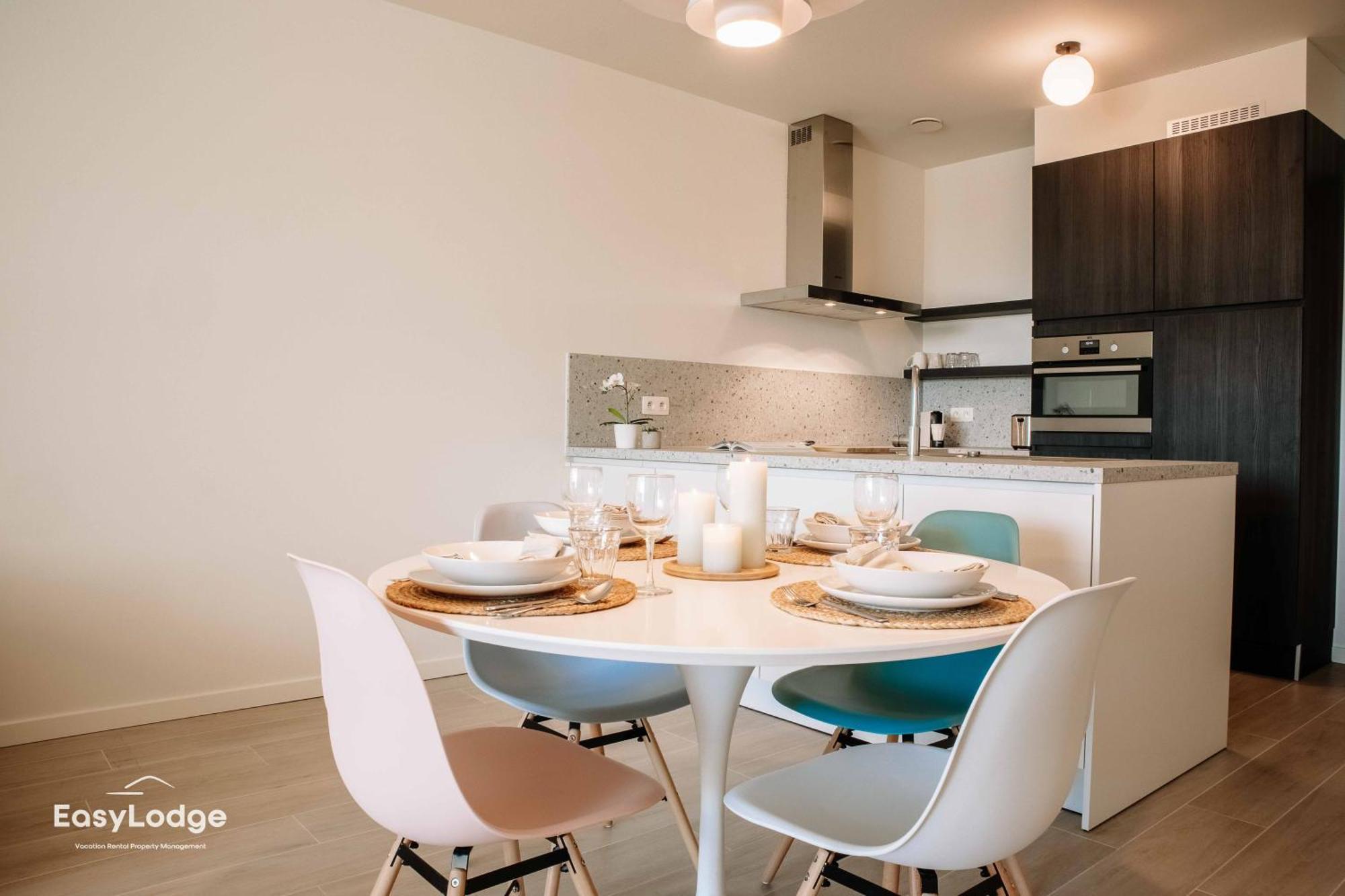 Nieuw Vlakbij Het Met Terras En Privegarage Appartement