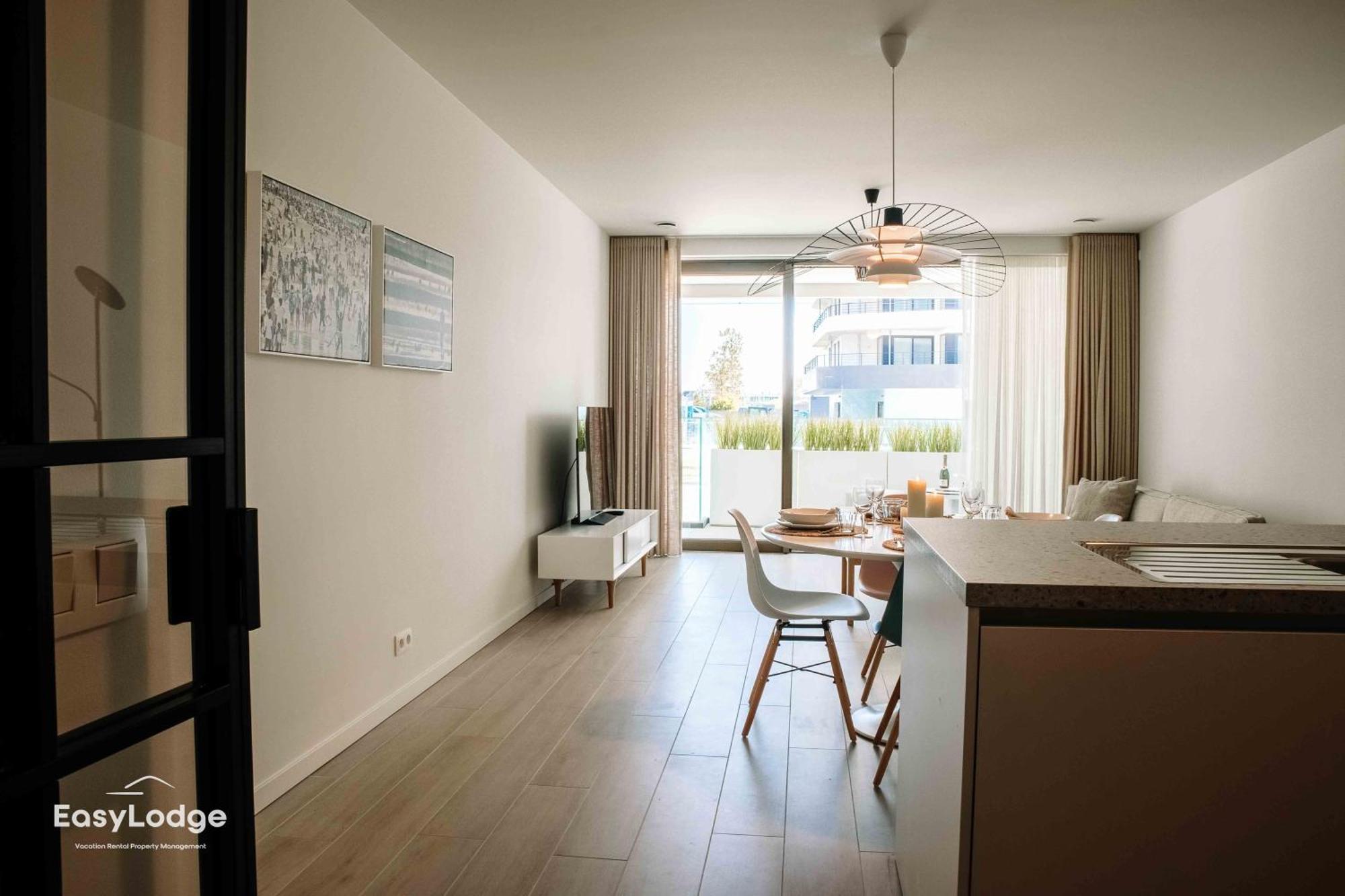 Nieuw Vlakbij Het Met Terras En Privegarage Oostende